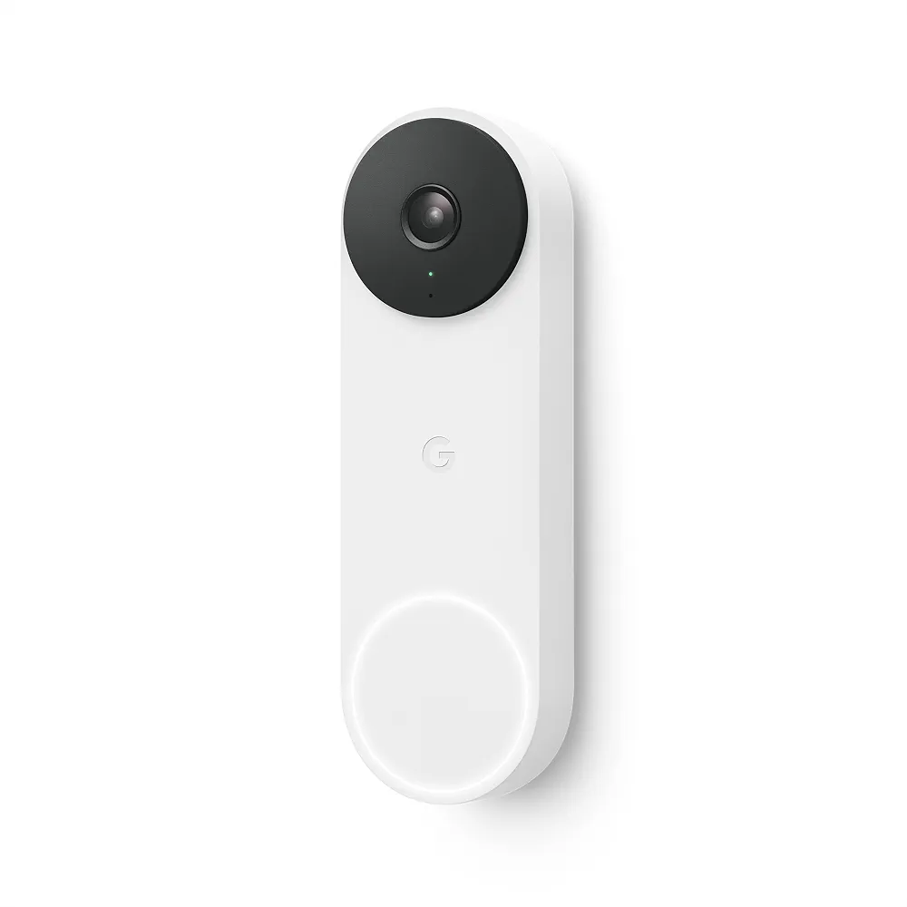 Google Nest Doorbell instalada em uma residência moderna mostrando visão vertical completa da entrada com detecção inteligente de pessoas e pacotes