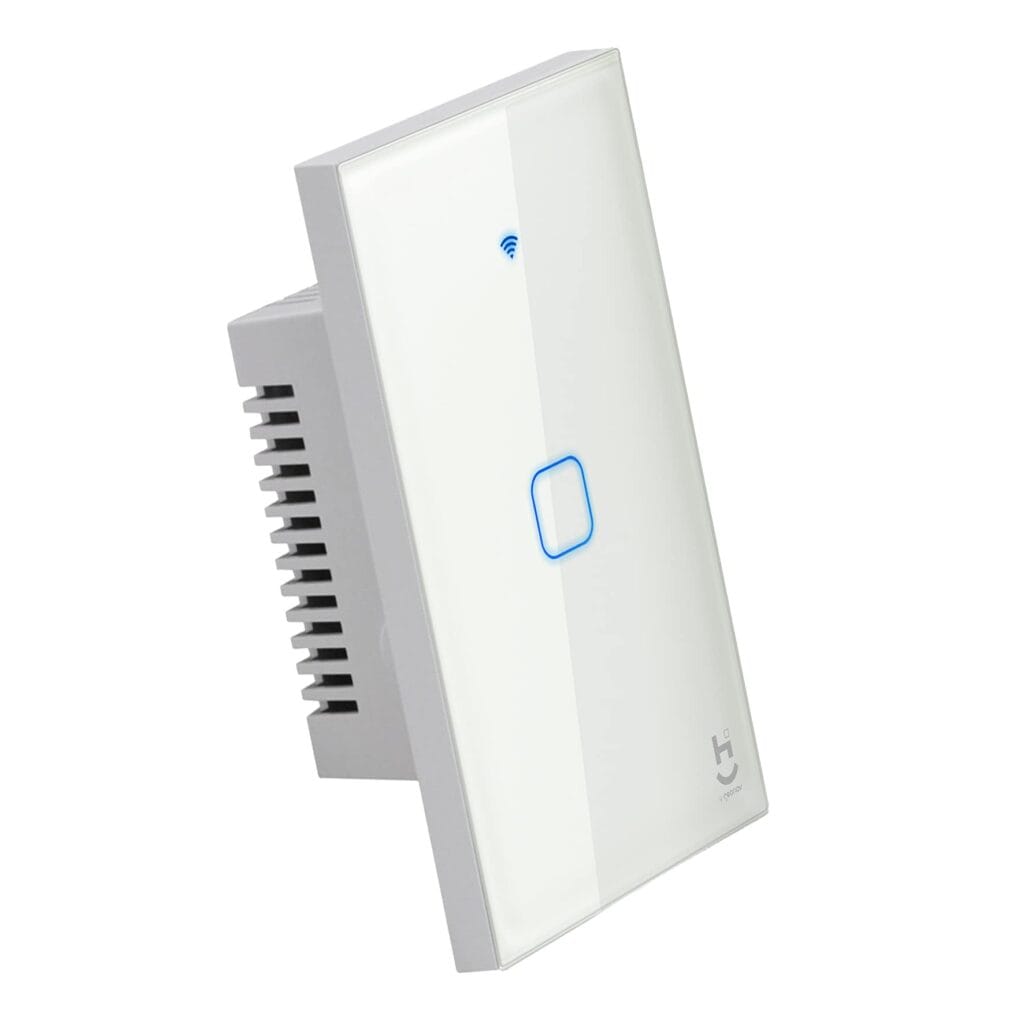 Geonav HI instalado em uma parede residencial controlando a iluminação inteligente de um ambiente.