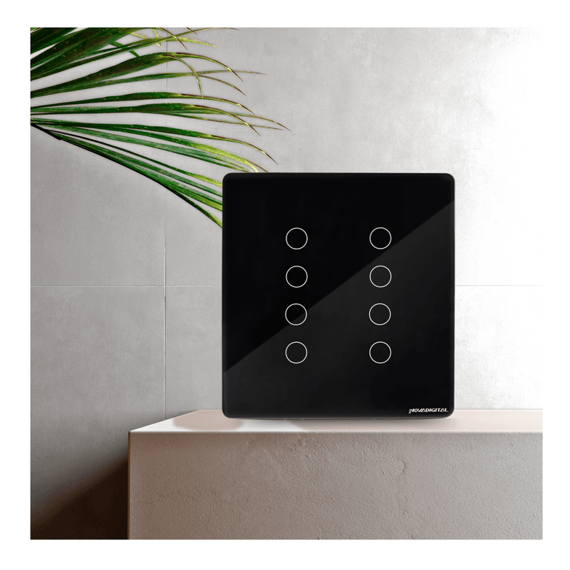 Tuya Zigbee Touch instalado em uma parede residencial controlando iluminação inteligente.