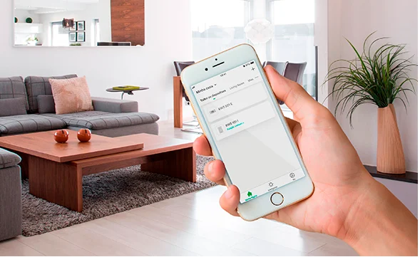 Intelbras EWS 301 instalada em um ambiente residencial com aparelhos conectados.