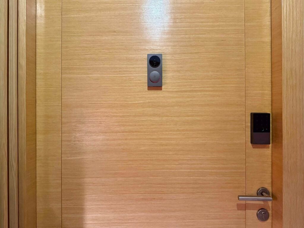 Aqara Smart Video Doorbell G4 com câmera inteligente, reconhecimento facial e monitoramento pelo celular.