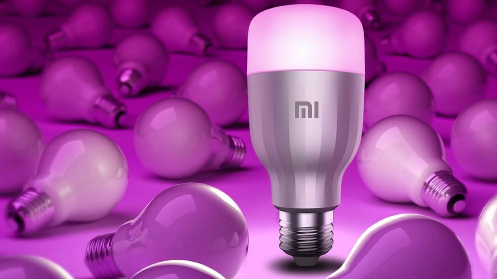 Lâmpada Inteligente Xiaomi Mi Smart LED Bulb Essential em uso real