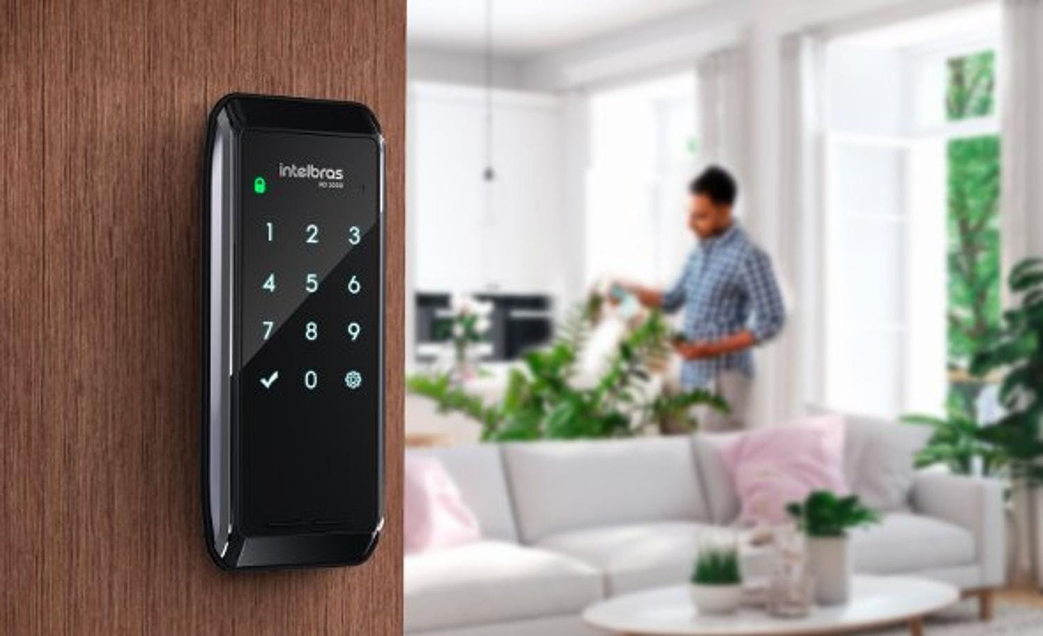Fechadura Digital de Sobrepor FD 1000 D Intelbras em uso