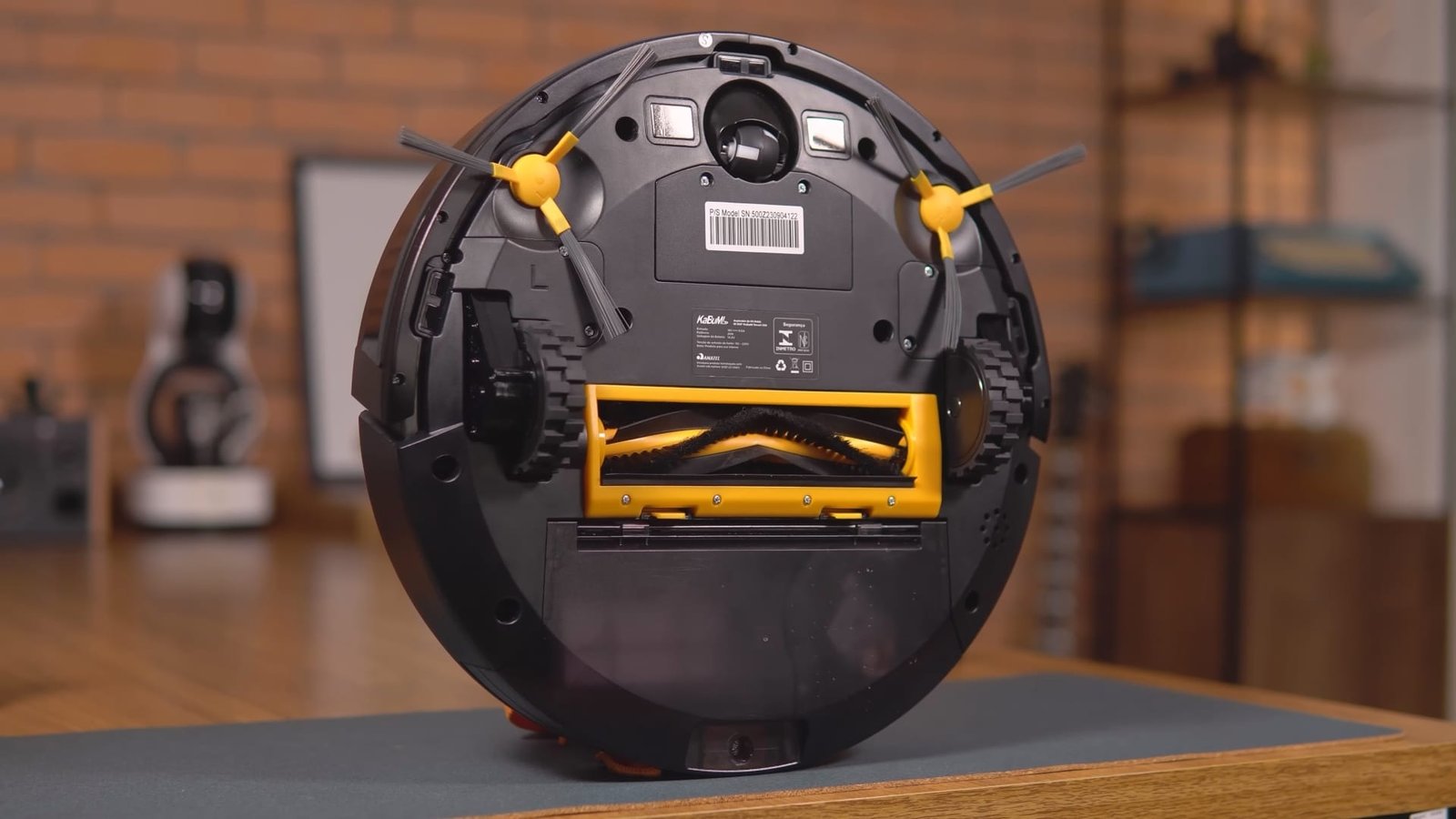 Detalhes do robô aspirador KaBuM! Smart 700 e sua função de limpeza umedecida